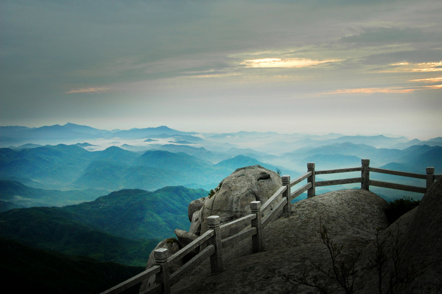 栏外无尽山 作者：禅净法师