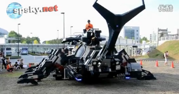视频: 神级技术宅 11年时间打造17吨机械甲虫