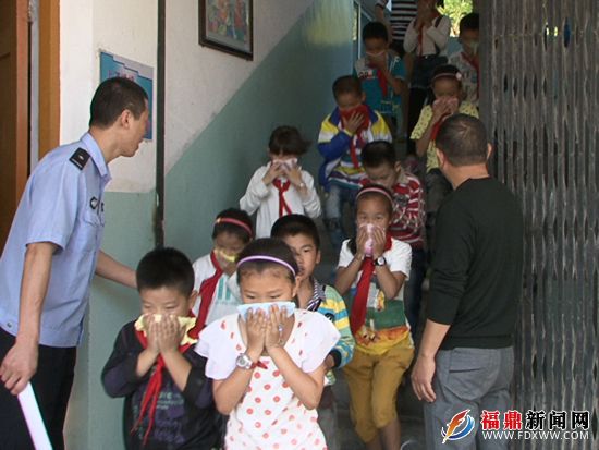 点头中心小学举行校园消防安全应急疏散演练