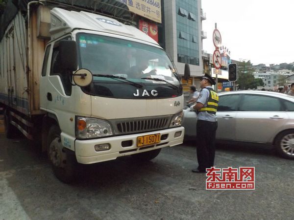 东侨公安全力整治道路交通安全取得良好成效