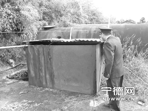 非法炼油危害极大 工商联合边防派出所铲除