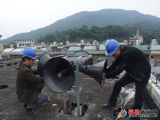 点头广电站维护设备确保群众收听收看好“十八大”广播电视节目