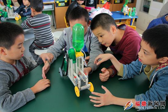 青少年宫开办“科技教育体验馆”向全市农民工子女免费开放