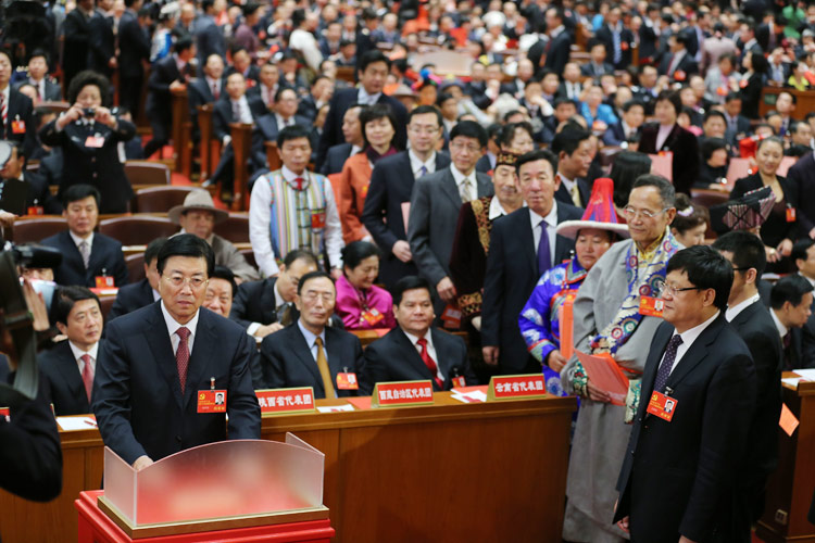 组图：十八大代表投票选举中央委员会委员、候补委员和中央纪律检查委员会委员