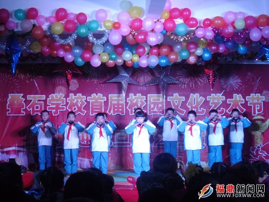 手语表演《国家》.JPG