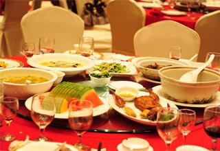专家分析：餐饮业一年浪费两亿多人口粮