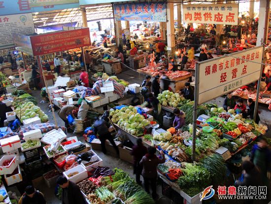 中心市场一片忙碌景象.JPG