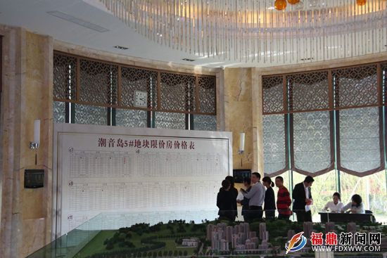 现场分批选购限价房.JPG