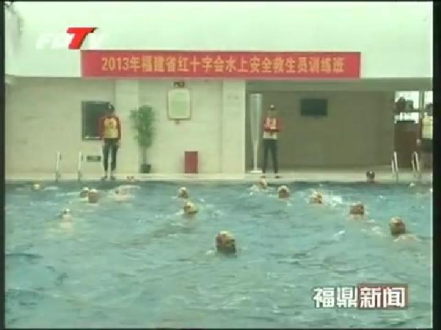 市泳协全国马拉松游泳赛志愿者强化水上安全救生训练