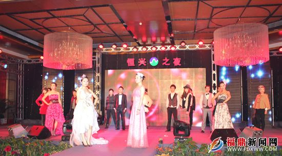2012团拜会模特表演——《炫色青春》.jpg