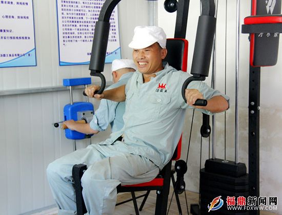 司提供的康复疗养中，残疾员工露出..JPG