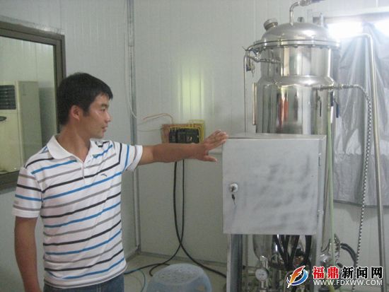 蔡清营的多功能真菌研发室.JPG