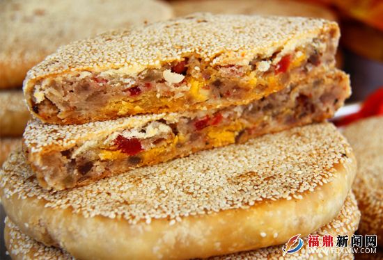传统手工制作月饼，倍受市民亲睐。.JPG