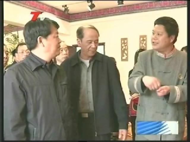 国家民委副主任丹珠昂奔来鼎调研民族工作