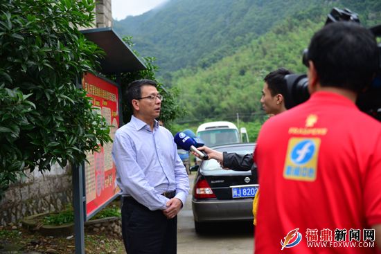 陈其春书记接受媒体采访.JPG