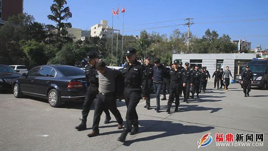 长期盘踞市场聚赌 我市警方乔装突袭