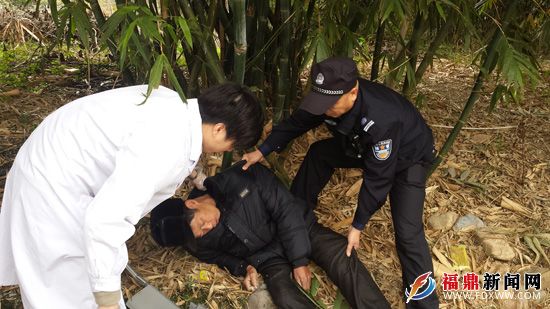 老人林里自杀 民警及时送医.jpg