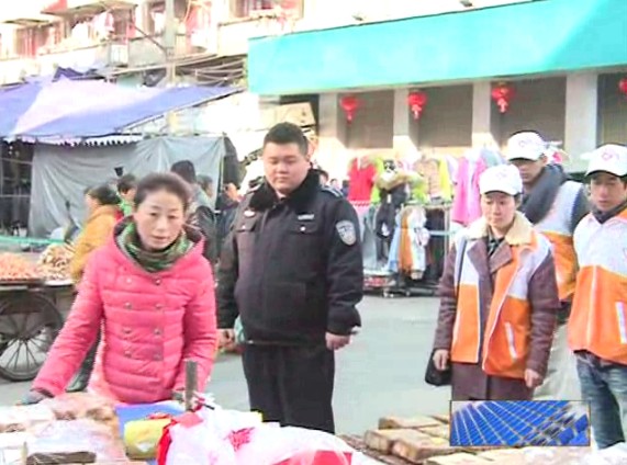 团市委组织志愿者开展 “脏乱堵”综合整治志愿服务活动