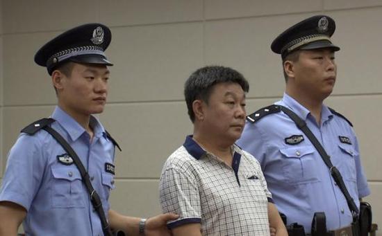 县委书记贪污上亿 称当不上领导就想挣钱