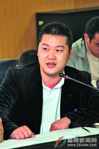 政协委员高威.jpg