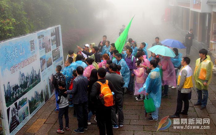 我市青少年宫组织学生家长开展地质科普体验活动