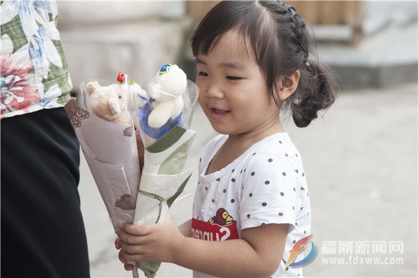 教师节来临，鲜花市场热起来