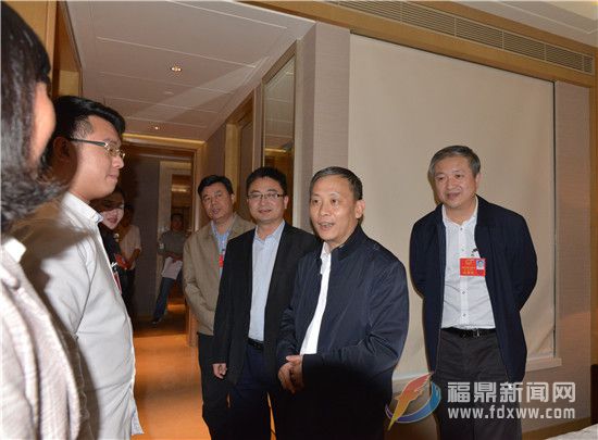 刘振辉,袁华军,蔡梅生看望出席宁德市人大四届一次会议代表