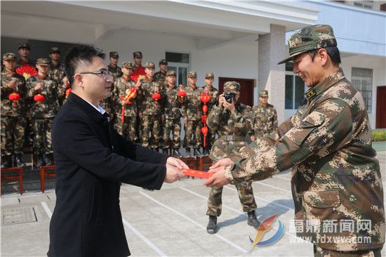 慰问武警大队.jpg