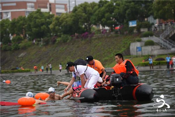 【第一时间】东南亚国家的部分选手因为不适应水温，提前结束畅游