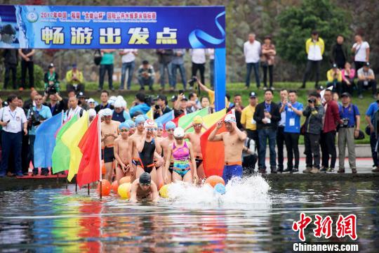 海内外770余名泳将福建福鼎角逐国际公开水域游泳锦标赛