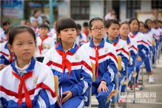 小朋友们十分认真聆听 (1).jpg