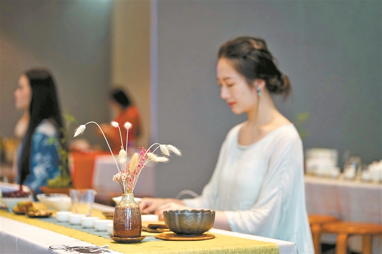 心醉草木间 香动管阳山