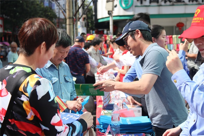 我市举办“忠诚保平安 利剑除黑恶”主题集中宣传活动