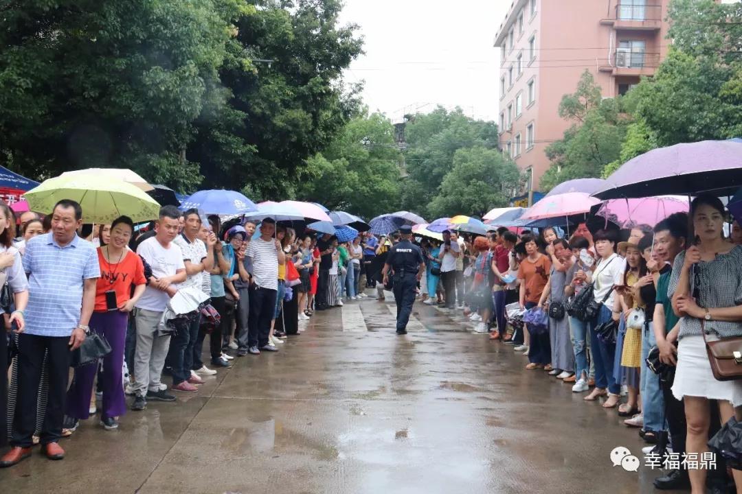 直击高考第一天，祝福鼎考生逢考必“粽”！