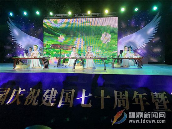 点头曙光礼仪幼儿园举办庆祝建国七十周年暨毕业文艺汇演