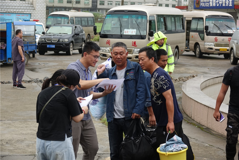 店下：转移重点项目鼎盛钢铁施工人员