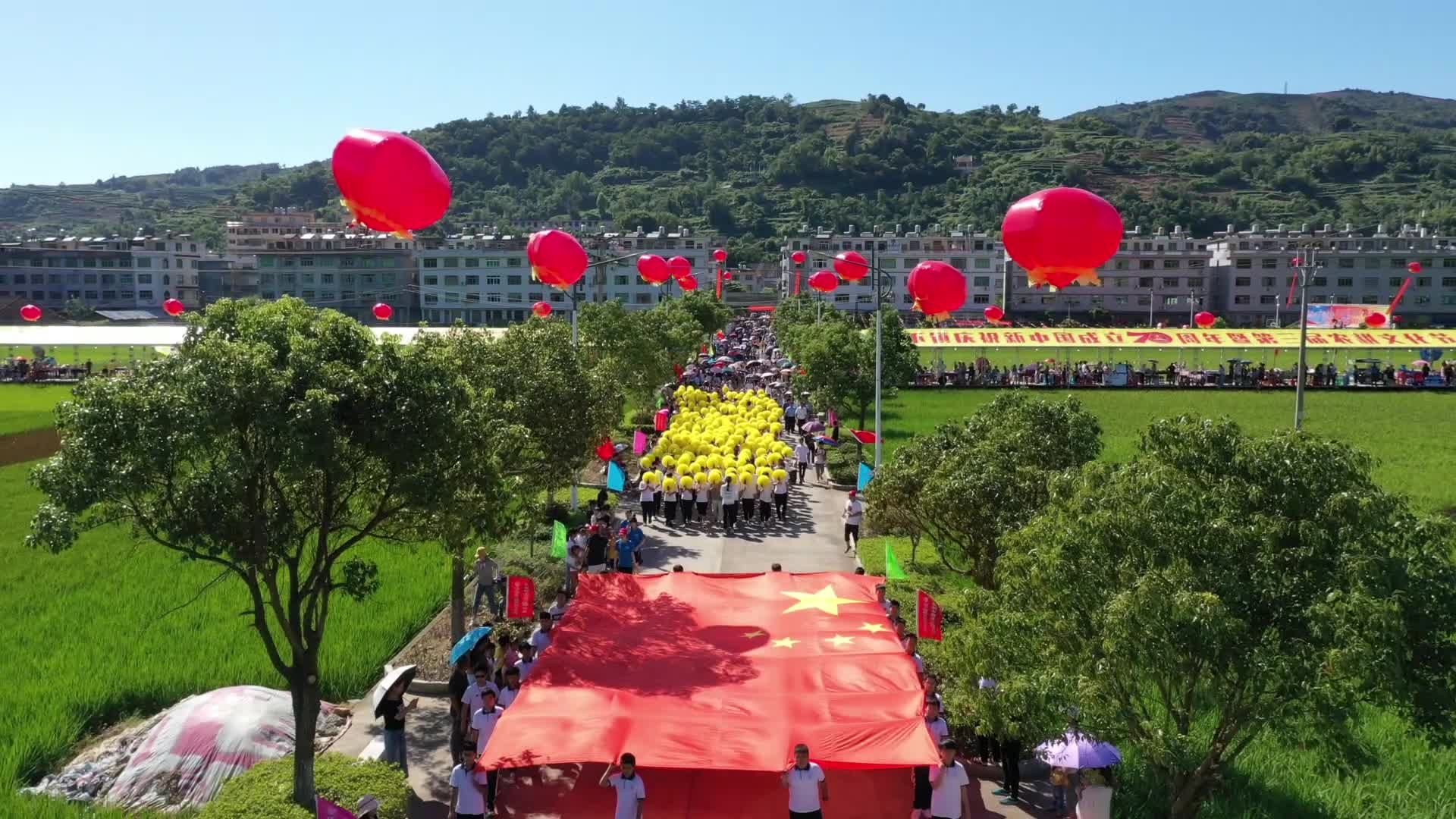 现场超燃！店下镇用“快闪”表白祖国！