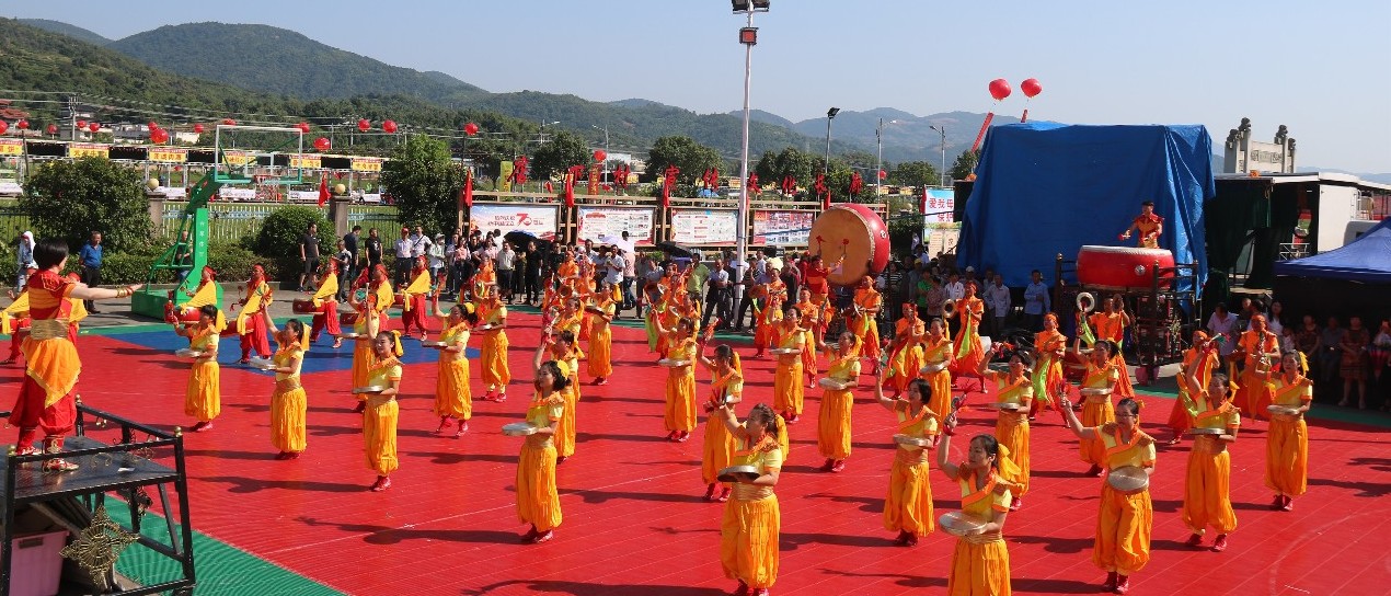 今天，我们在店下庆祝丰收节，体验“农耕乐”！