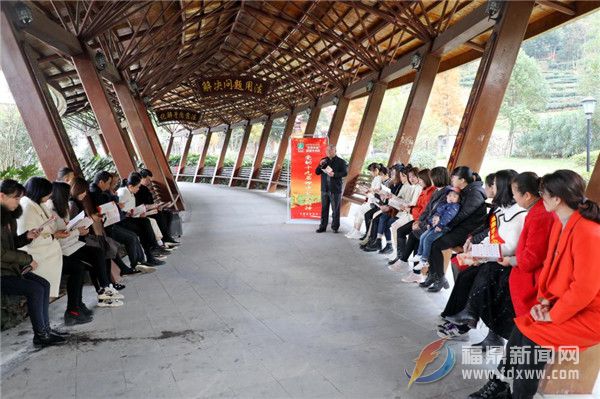 点头镇召开学习贯彻党的十九届四中全会精神市委宣讲团报告会