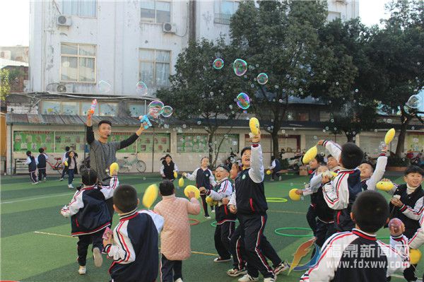 流美中心小学开展省教改项目教学研讨活动暨青年教师优质课比赛