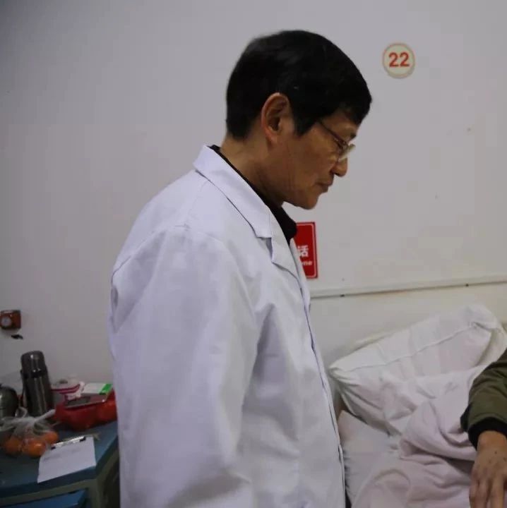 造吗？龙安医院党支部书记被人们称为“蛇王”