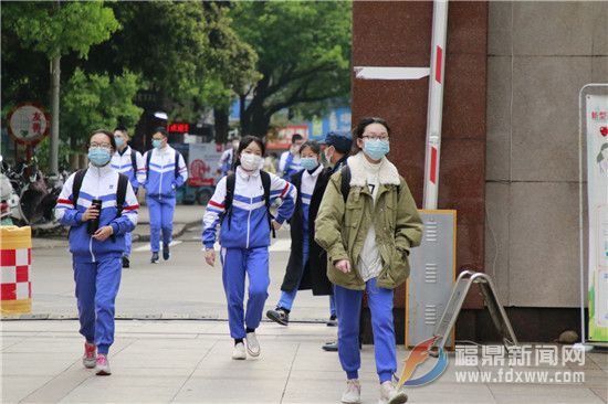 我市高三学子今日开学复课