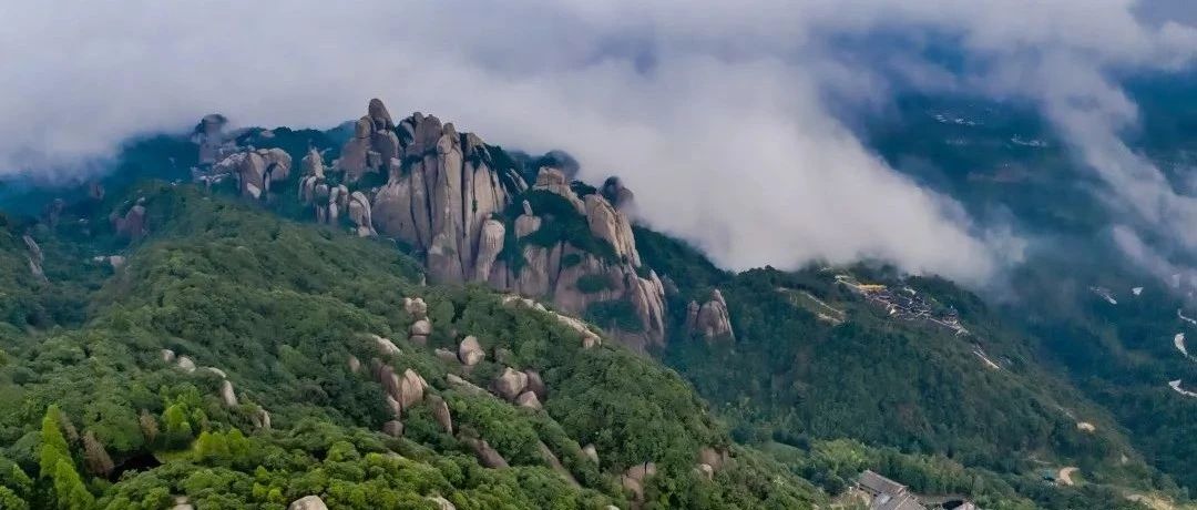 山里的云里雾里雨里，藏着不似人间的风景