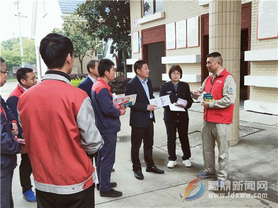 国网福鼎市供电公司：劳模工匠送服务 助力企业安全生产 (2).jpg