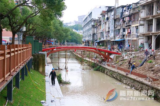 桐山休闲美食文化街区项目跨河廊桥形态初现