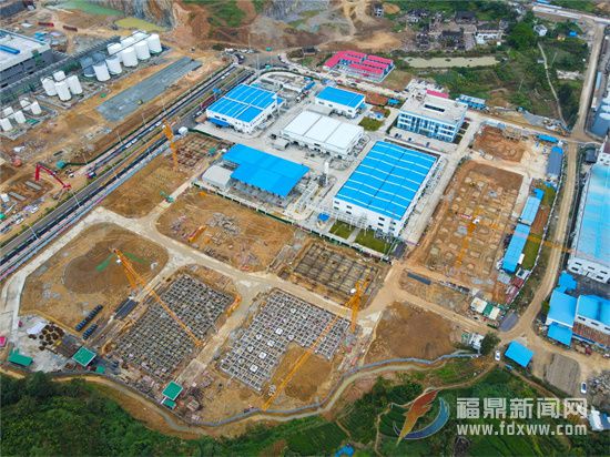 国泰华荣新材料项目二期投入主体基础施工