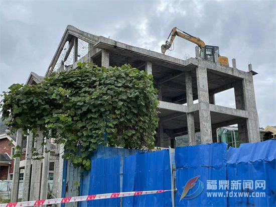 福鼎拆除一处擅自改扩建别墅