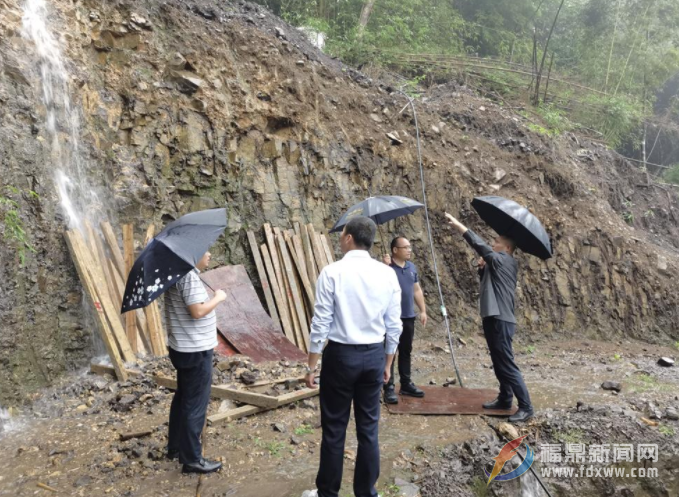 磻溪镇全力以赴抓好防御强降雨工作