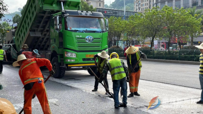 加快路网建设 提升城市“颜值”