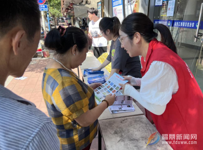 硖门开展“普法进万家、喜迎二十大”主题宣传活动